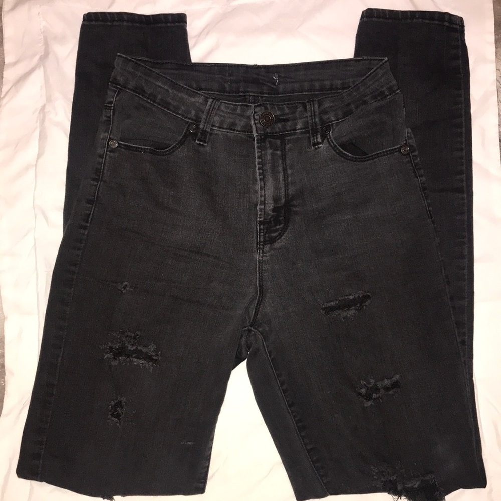 BLACK RIPPED SKINNY JEANS